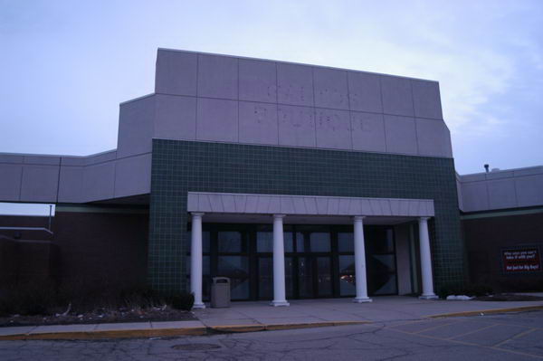 Wonderland Mall (Wonderland Shopping Center) - 2004 Photo (newer photo)